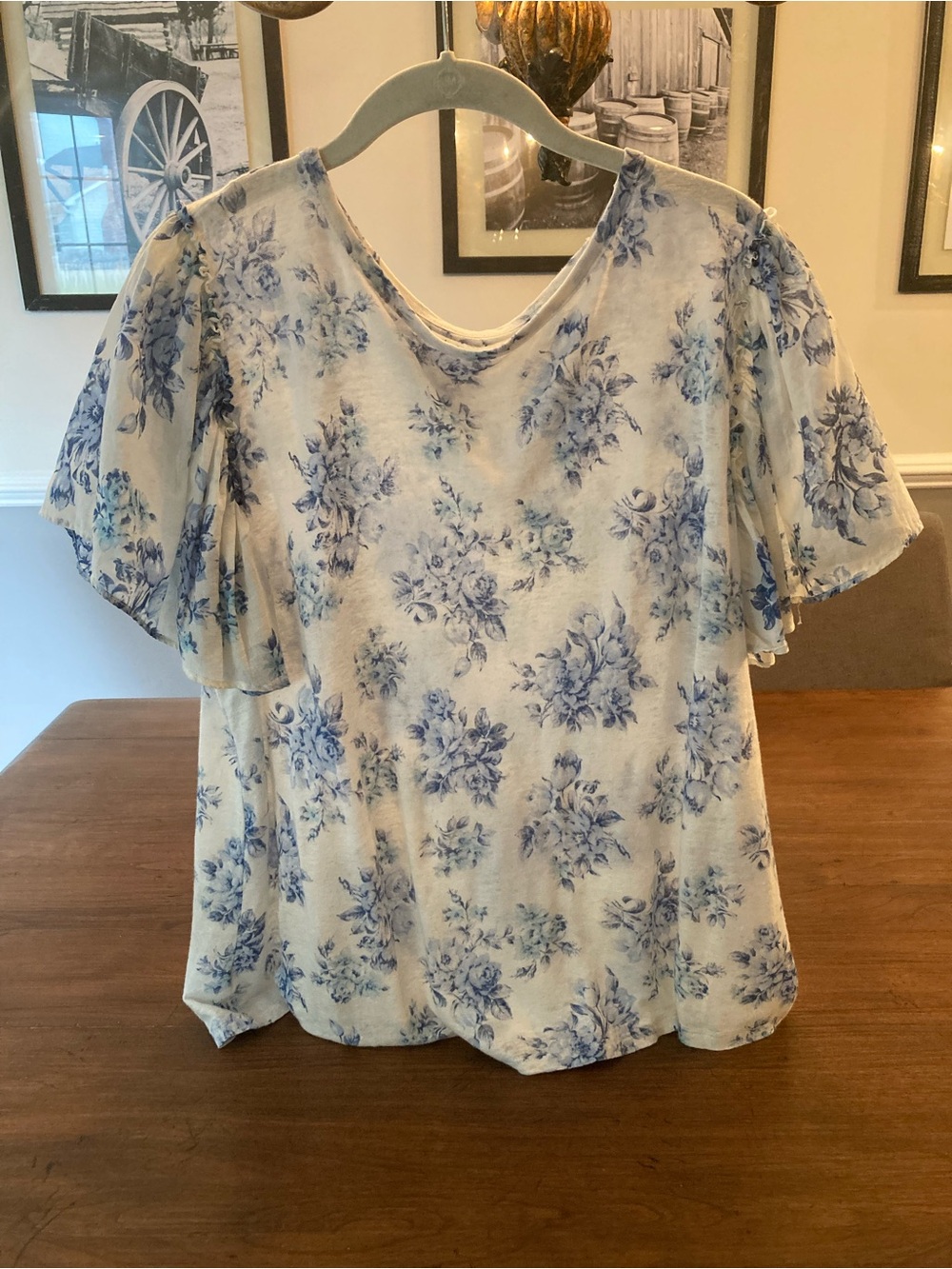 LOFT linen knit Blouse with Blue Floral Print ruffle sleeve. L